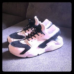 Nike Huaraches customs men’s size 11